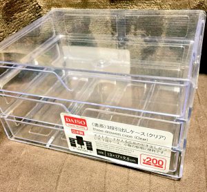ダイソーの200円商品のこれオススメです！ジェルネイルが綺麗に整理できますよー！！🤗 入れてる写真載せようと思ったけど、上に物置すぎてダメだった😖　3段引き出しケース ダイソー商品一覧