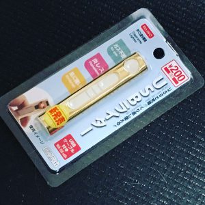 ダイソーで見つけたUSB充電式ライターを買ってみた。10450リチウムイオン充電池が入っているのを期待したけど、残念ながら違った(´・ω・｀) タバコは吸わないので蚊取り線香に使えるか試してみようと思う。 #USBライター #ダイソー新商品 #ダイソー #100均　USBライター ダイソー商品一覧