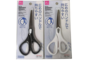 広めのハンドルで持ちやすい文具ハサミ（モノトーン）