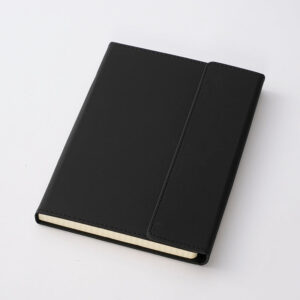 マグネット付ＰＵカバーＡ５ノート（１４４枚、ＢＫ） ダイソー(DAISO)