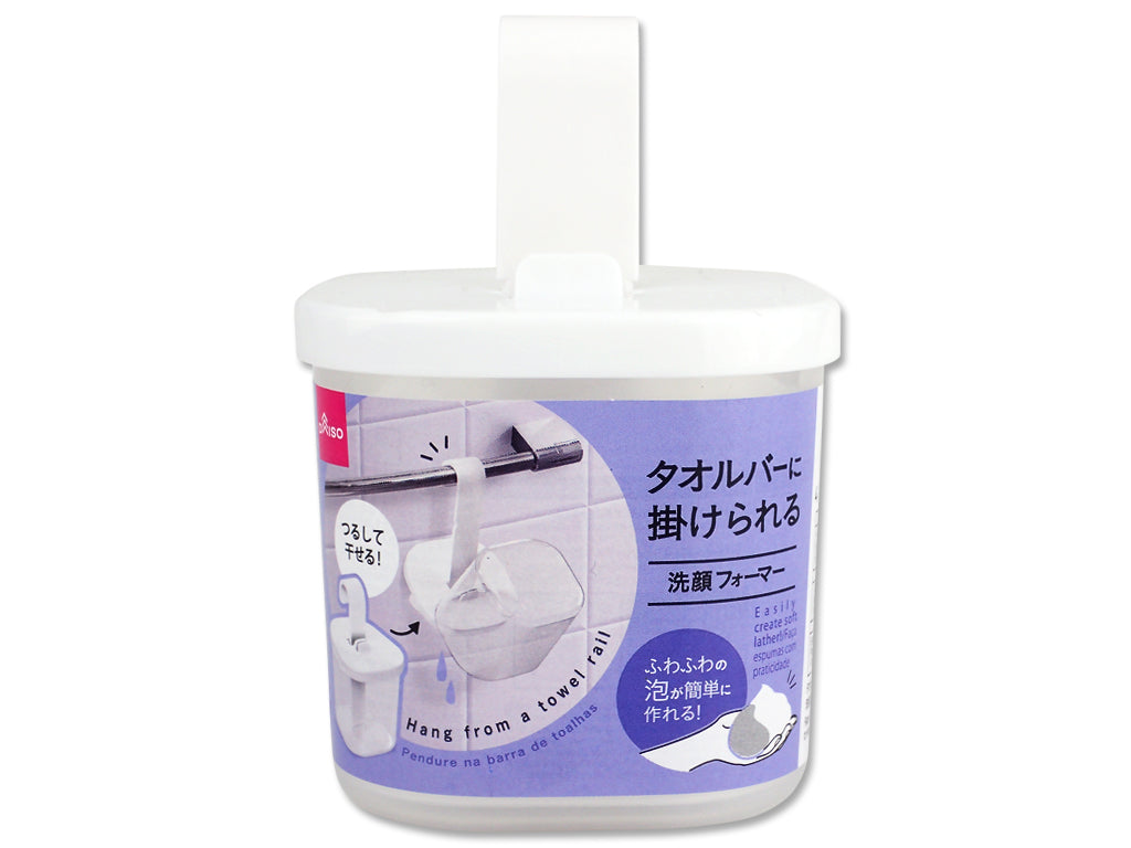 タオルバーに掛けられる洗顔泡立てフォーマー ダイソー(DAISO)
