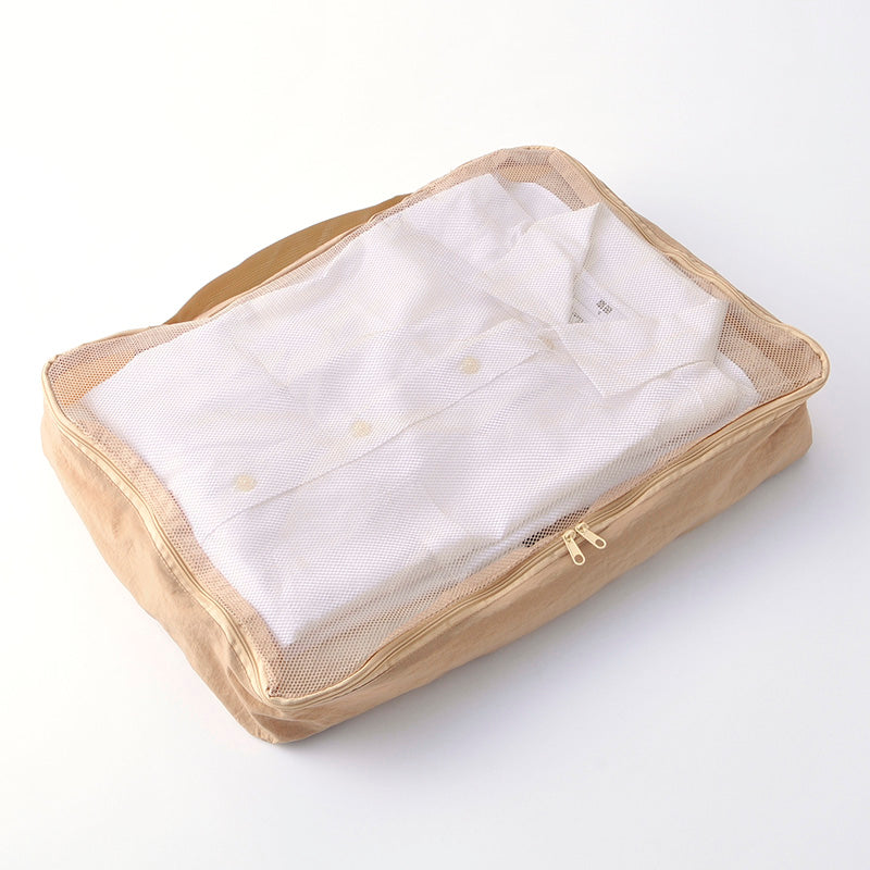 ソフトナイロントラベル収納ケース（ＢＥ）４３ｃｍ×３０ｃｍ×８ｃｍ ダイソー(DAISO)